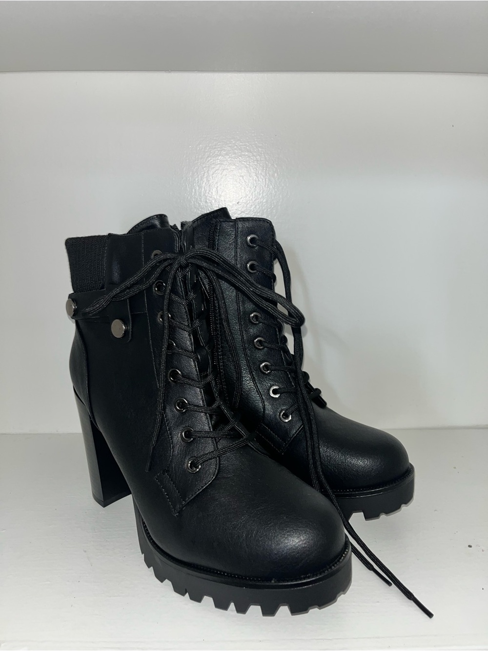 Lace-Up Chunky Heel Ankle Boots - Black
